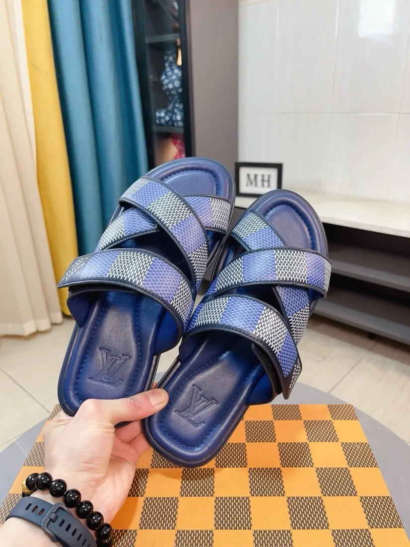 Men's shoes 💰380🌹🌹 (lv-Louis Vuitton) New men's slippers, high-end boutique, exquisite embossed logo decoration on the upper, fine workmanship, super soft soles, casual, loose and comfortable, a must-have in summer! \nsize：38-44